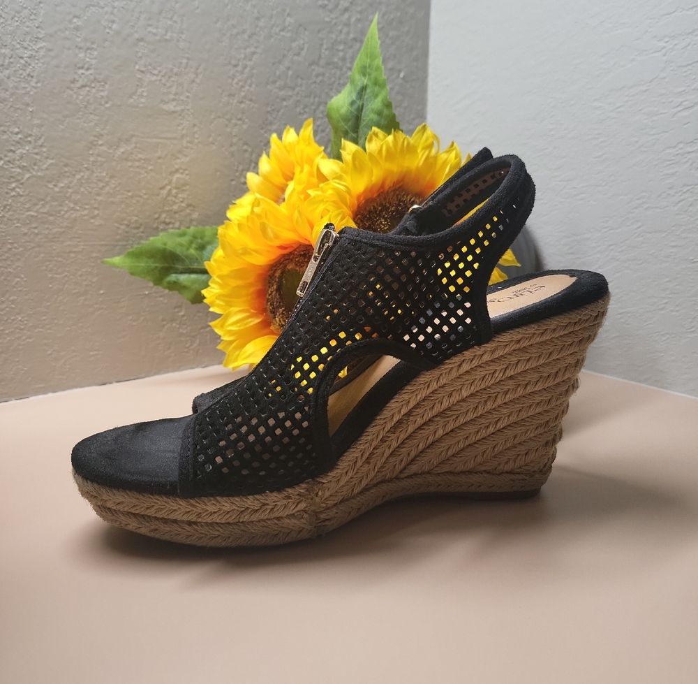 Chic Black and Tan Wedge Sandals